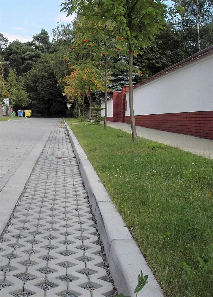 Betonové zatravňovací tvárnice a dlažby pro spolehlivé zpevnění podkladu