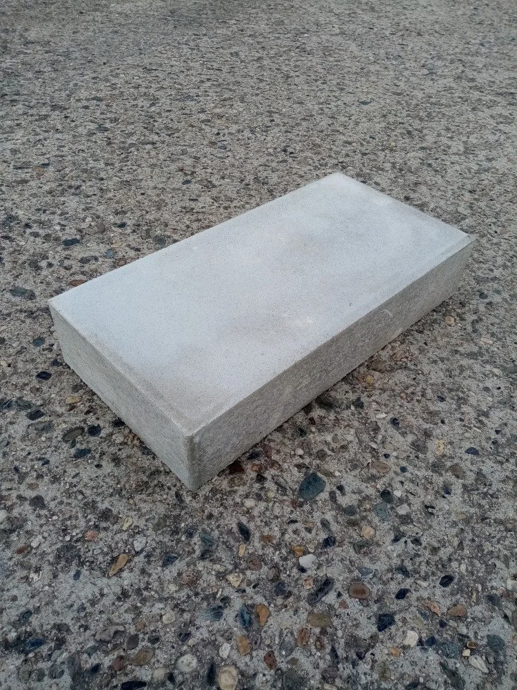 Betonové obrubníky a krajníky