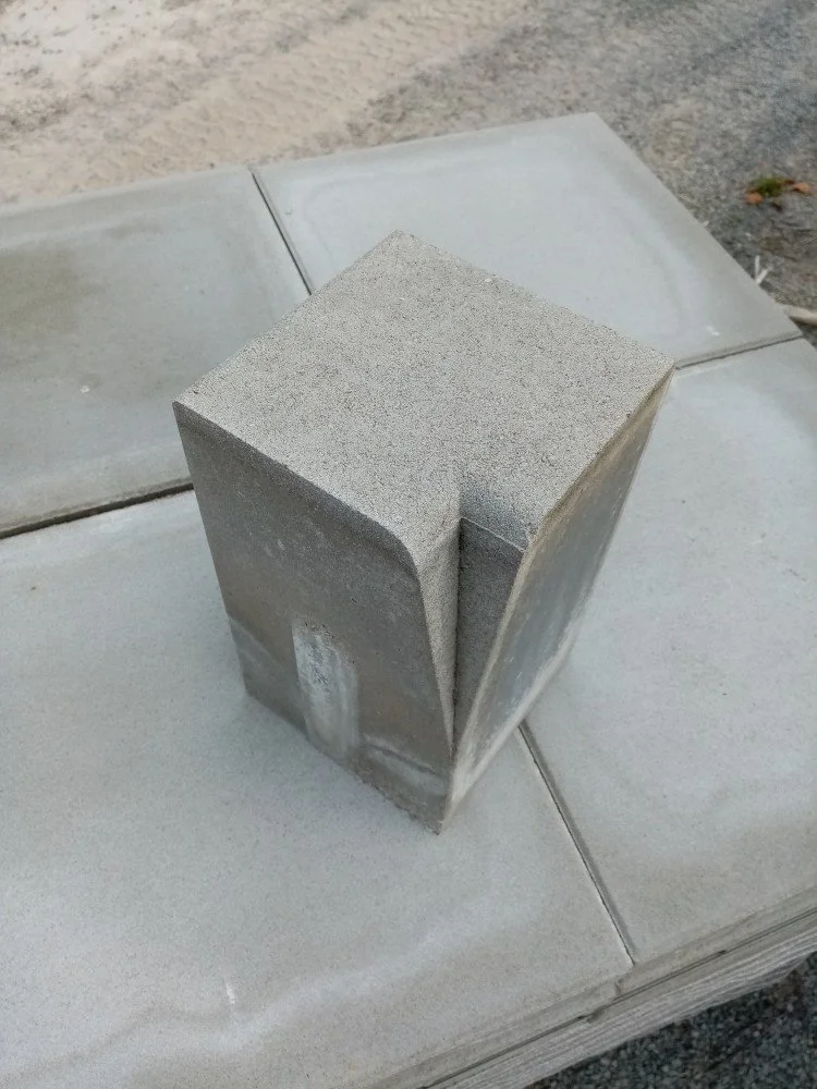 Betonové obrubníky a krajníky
